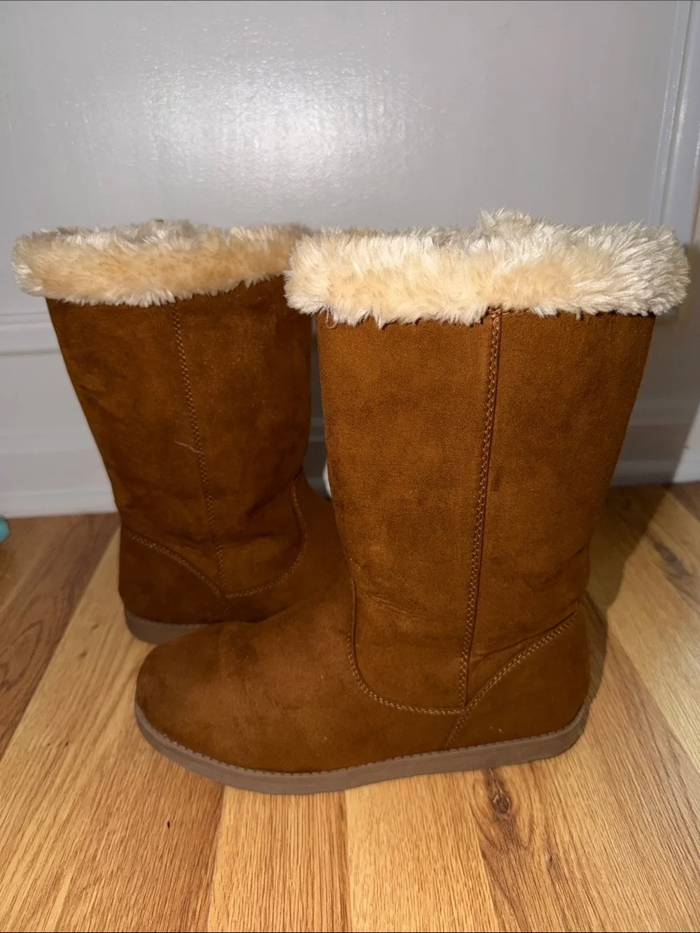 Cat & Jack Brown Faux-Suede Kids Boots with Cream Faux-Fur Cuff size 5